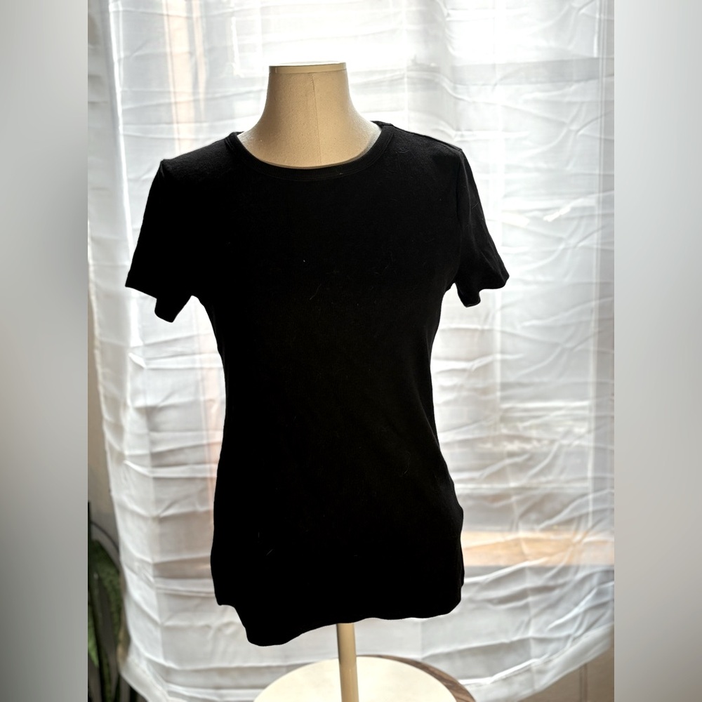 Black ribbed tee